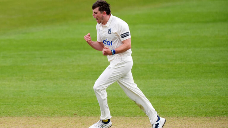 Rain Frustrates Warwickshire and Glamorgan in Thrilling Draw